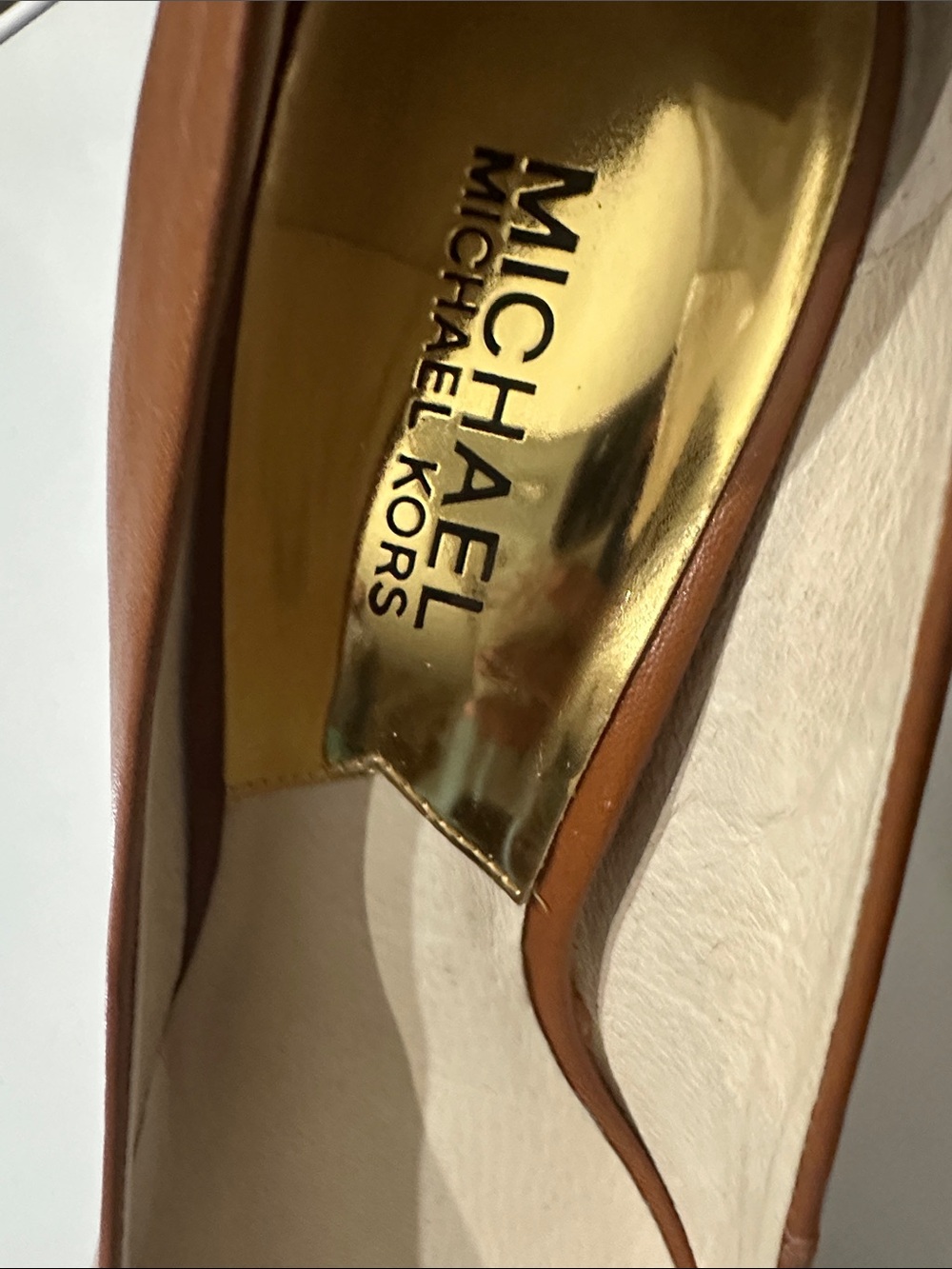 MICHAEL Michael Kors Tan Leather Pointed Toe Heels with Gold Stud Caps Sz 9M - Picture 3 of 5